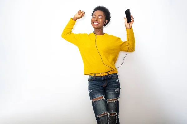Portrait Smiling African American Woman Dancing Mobile Phone Earphones Isolated — Fotografia de Stock