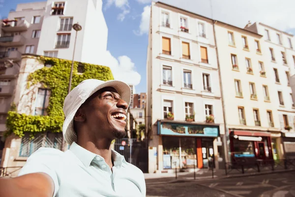 Portrait Happy Young Black Man Taking Selfie City — Zdjęcie stockowe