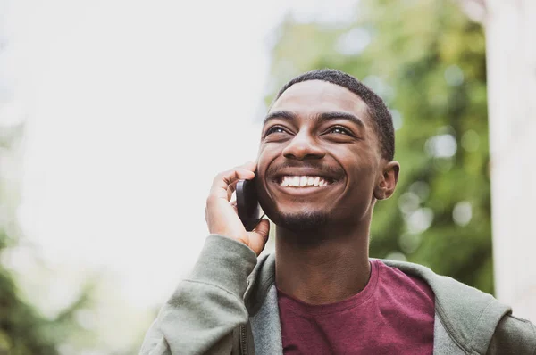 Close Portrait Cool Young Black Man Talking Cellphone — Stockfoto