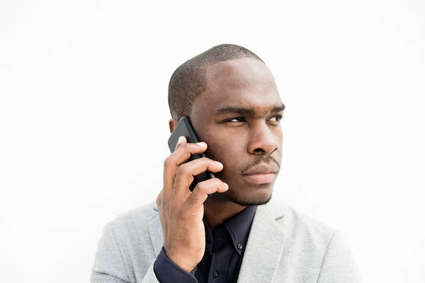 Närbild Porträtt Afroamerikansk Affärsman Talar Med Telefon Genom Isolerad Vit — Stockfoto