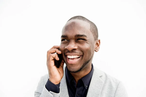 Detail Portrét Usměvavý Černý Podnikatel Mluví Mobilním Telefonem Izolované Bílé — Stock fotografie