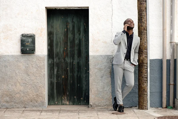 Retrato Cuerpo Completo Del Hombre Negocios Afroamericano Riendo Pie Junto — Foto de Stock