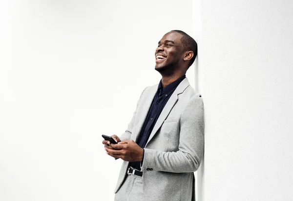 Ritratto Laterale Felice Uomo Afro Americano Abito Lavoro Appoggiato Muro — Foto Stock