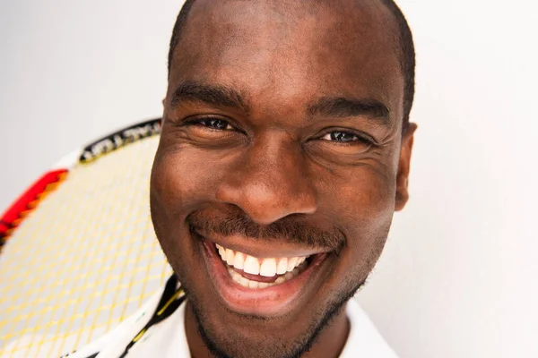 Nahaufnahme Porträt Lächelnden Afrikanisch Amerikanischen Mann Mit Tennisschläger — Stockfoto