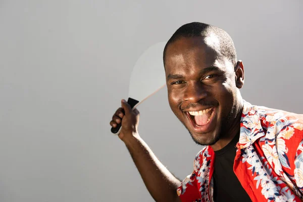 Portré Boldog Afro Amerikai Férfi Strand Lapát Labda Ütő Ellen — Stock Fotó