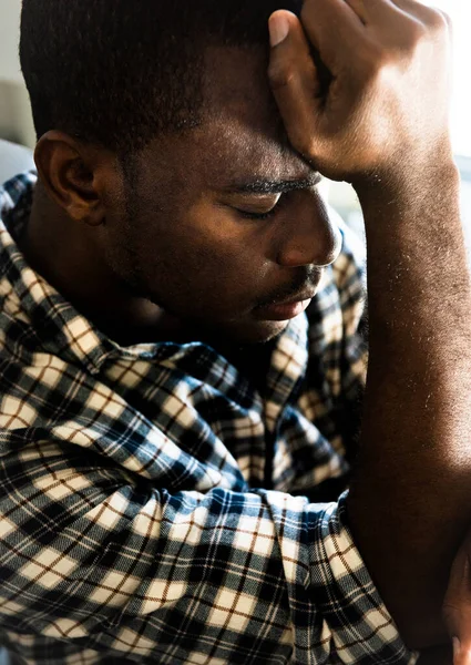Närbild Porträtt Afrikansk Amerikansk Man Med Slutna Ögon Sover — Stockfoto