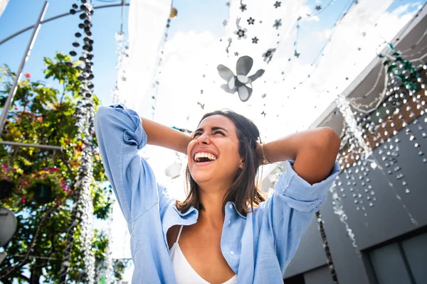 Portrait Laughing Young Woman Standing Street Hands Head — Stock Photo, Image