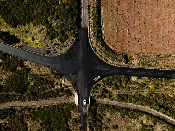 Luftaufnahme Von Autos Die Sich Auf Einer Kreuzung Inmitten Eines — Stockfoto