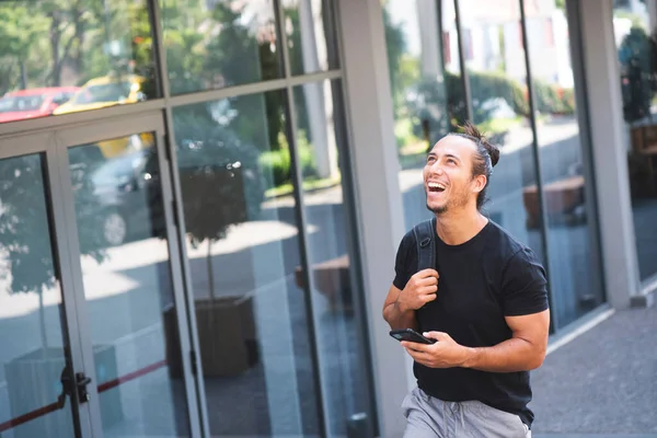 Man Laughing Looking While Holding Mobile Phone Walking Outdoors City — ストック写真