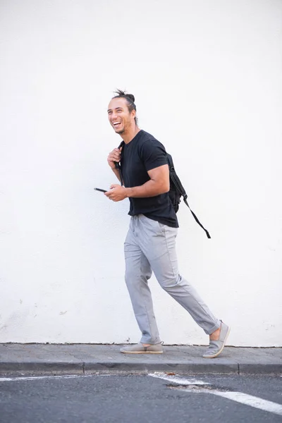 Joyful Man Carrying Backpack Mobile Phone While Walking Outdoors City — ストック写真