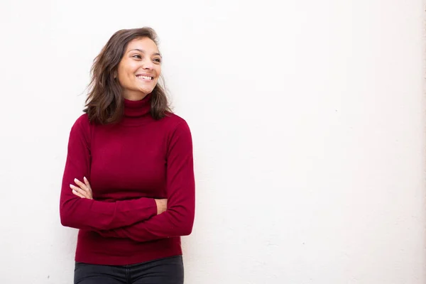 Portret Femeie Tânără Atractivă Zâmbind Brațele Încrucișate Fundal Alb Izolat — Fotografie, imagine de stoc