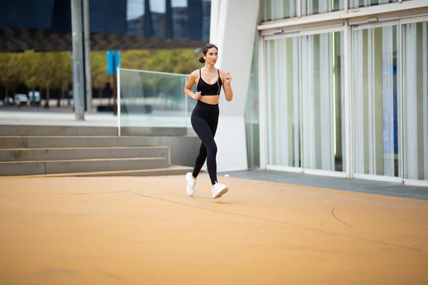 Plná Délka Portrét Fit Mladé Ženy Sportovním Oblečení Ranní Běh — Stock fotografie