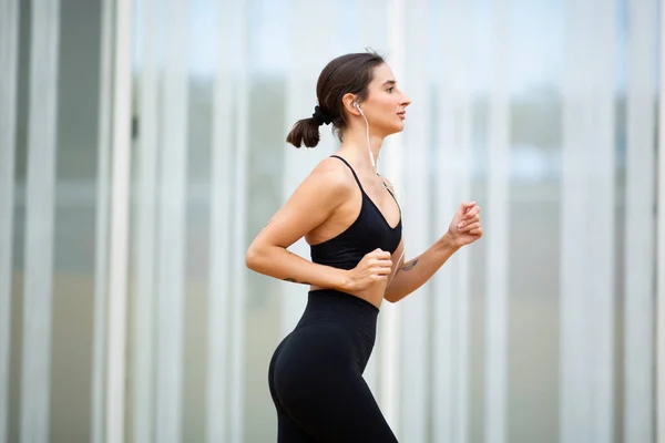 Side Portrait Sporty Young Woman Running Outdoors Morning — Stock Photo, Image