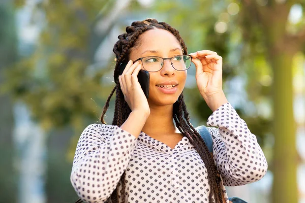 Close Portrait Attractive African American Woman Adjusting Her Eyeglasses Talking — Stock Photo, Image