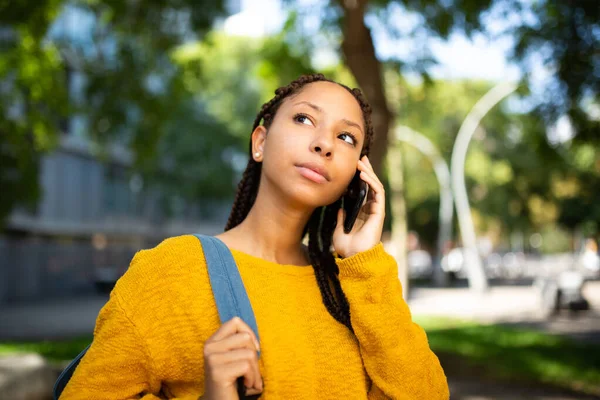 Close Portrait Thoughtful Young Black Woman Bag Walking Talking Cellphone — Stock Photo, Image