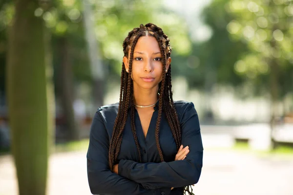 Portrait Confident Young Black Woman Braided Hair Standing Her Arms — Stock Photo, Image