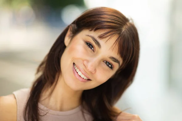 Close Portrait Attractive Young Woman Looking Camera — Stock Photo, Image