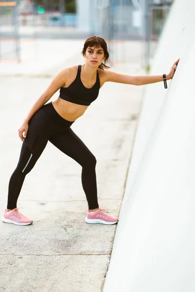 Ganzkörperporträt Einer Gesunden Jungen Frau Sportbekleidung Die Morgens Freien Einer — Stockfoto