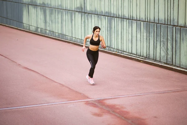 Ganztägiges Porträt Einer Gesunden Jungen Frau Fitnessbekleidung Beim Lauftraining Freien — Stockfoto