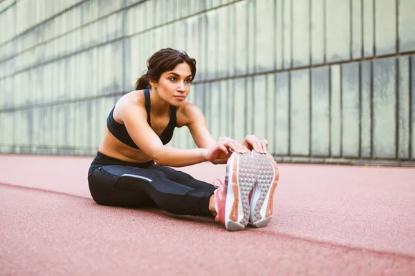 Portrait Healthy Young Woman Doing Exercises Outdoors — Stock Photo, Image