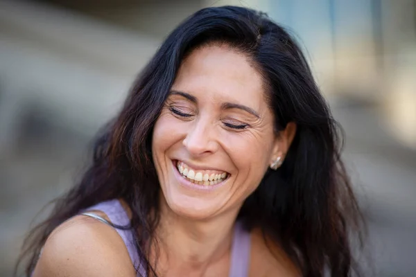 Cheerful Caucasian Woman Smiling Her Eyes Closed — Stock Photo, Image