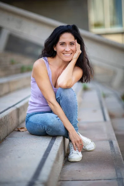 Portrait Joyful Caucasian Woman Sitting Outdoors Stairs City — Stok Foto