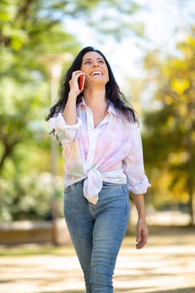 Cheerful Caucasian Woman Talking Mobile Phone While Walking Outdoors Park — Stock Photo, Image