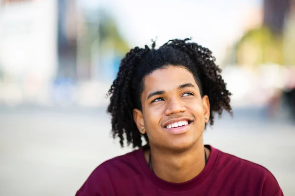 Homem Americano Africano Feliz Olhando Para Cima Pensamentos Profundos Livre — Fotografia de Stock