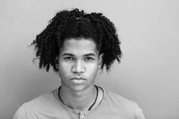 Potret Hitam Dan Putih Dari Afrika Amerika Pria Dengan Rambut — Stok Foto