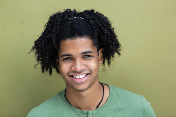 Retrato Jovem Afro Americano Sorrindo — Fotografia de Stock