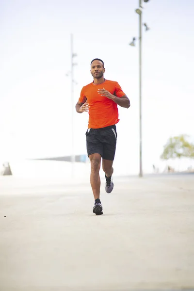 Mannelijke Atleet Sportkleding Joggen Buiten Stad — Stockfoto