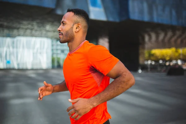 Vastberaden Sporter Joggen Buiten Stad — Stockfoto