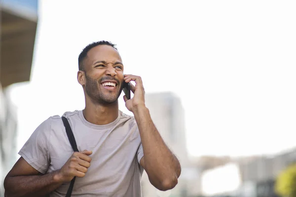 African American Man Making Face While Talking Mobile Phone — Stock Photo, Image