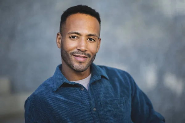 Portrait Bel Homme Afro Américain Souriant — Photo