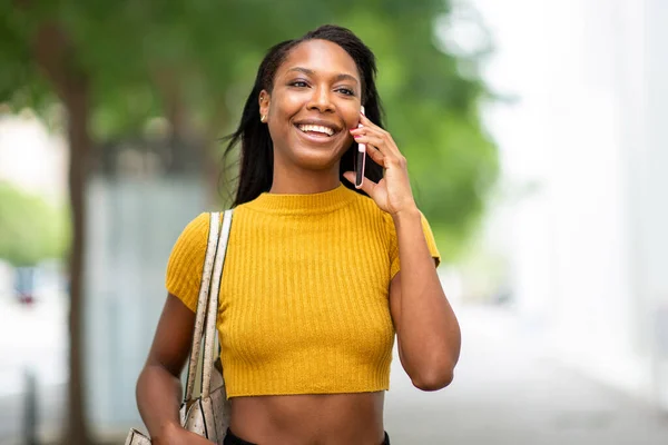 Beautiful African American Woman Talking Smart Phone Outdoors — Stock Photo, Image