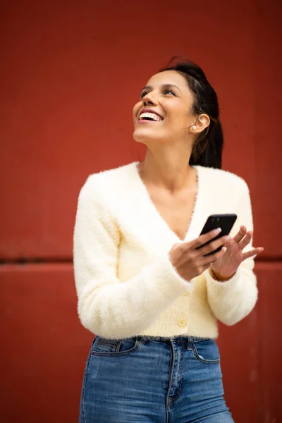Portrait Happy Young Latin Woman Mobile Phone — Stock Photo, Image
