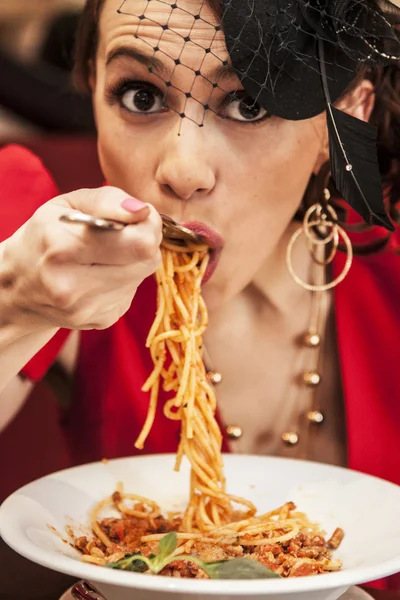 Beautiful girl and pasta — Stock Photo, Image