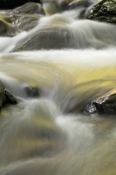 Rivier in de herfst — Stockfoto