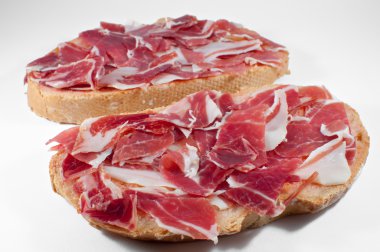 domates, jambon ile ekmek