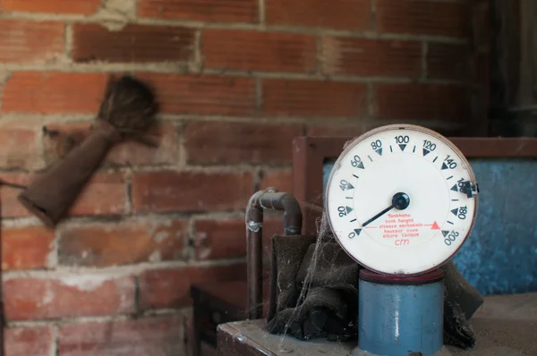 Calibre do tanque de óleo de aquecimento — Fotografia de Stock