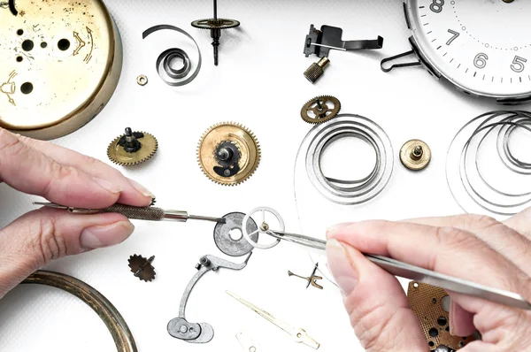 Reparatie van horloges — Stockfoto