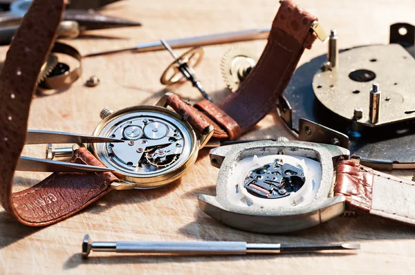 Reparatie van horloges — Stockfoto