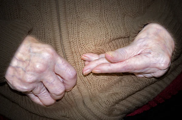 Hände von älteren Menschen — Stockfoto