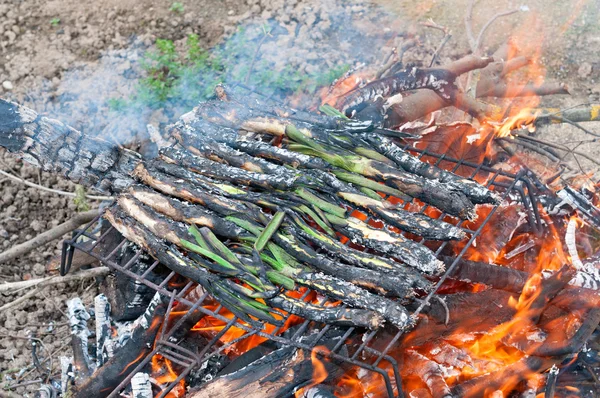 Calsots på grillen — Stockfoto