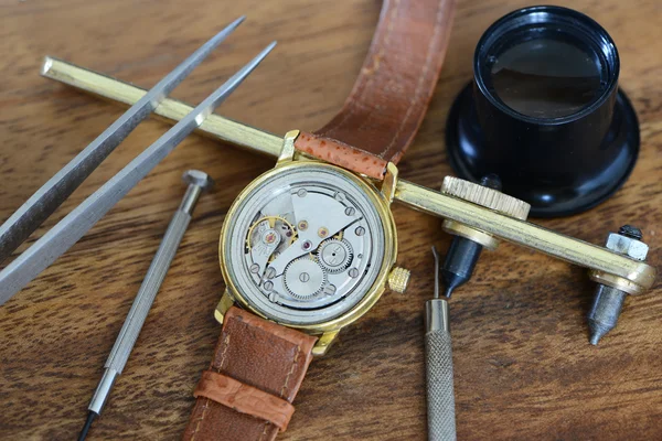 Reparatie van horloges — Stockfoto