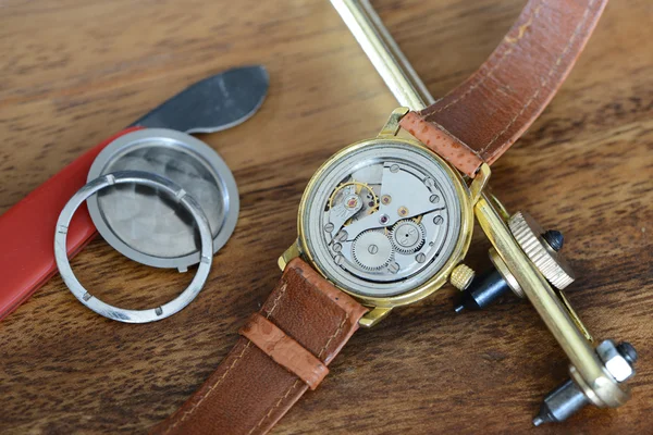 Reparatie van horloges — Stockfoto