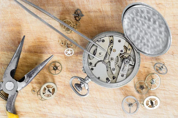 Reparatie van horloges — Stockfoto