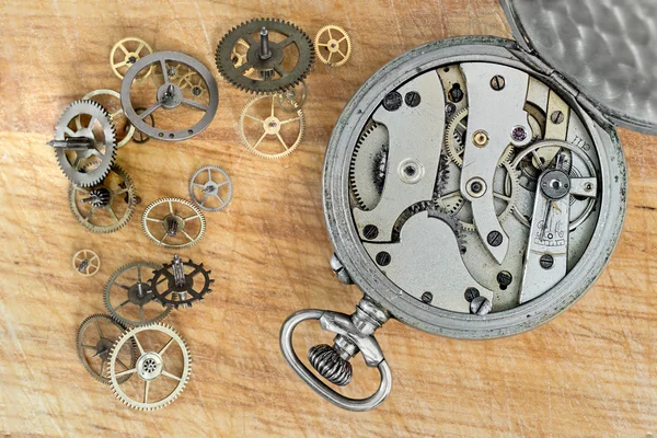 Ремонт годинників — стокове фото