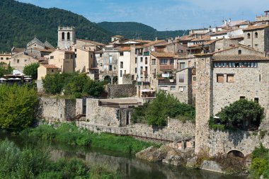 Şehir besalu
