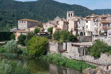 Şehir besalu